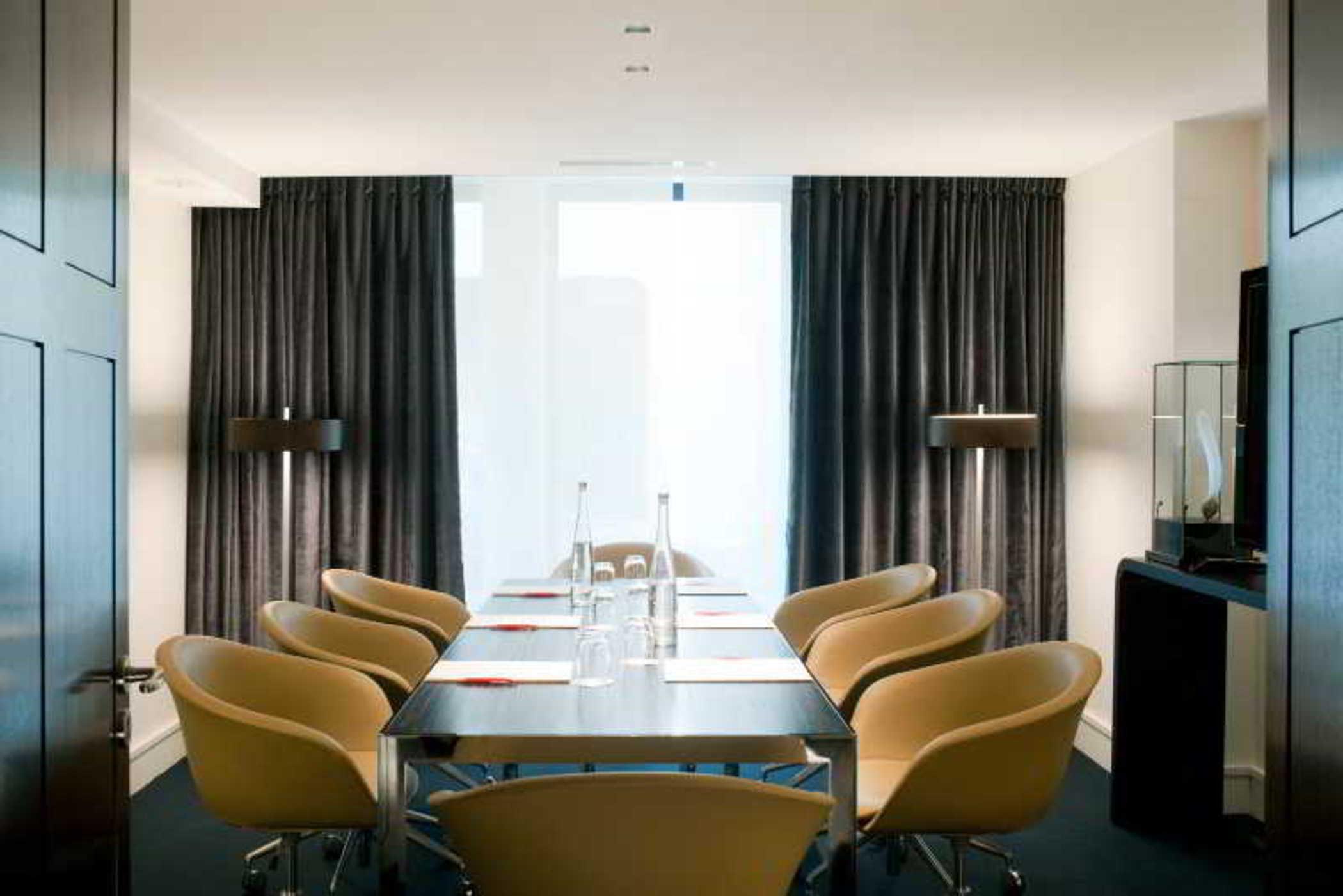 Nh Collection Ponthieu Champs-élysées Hotel